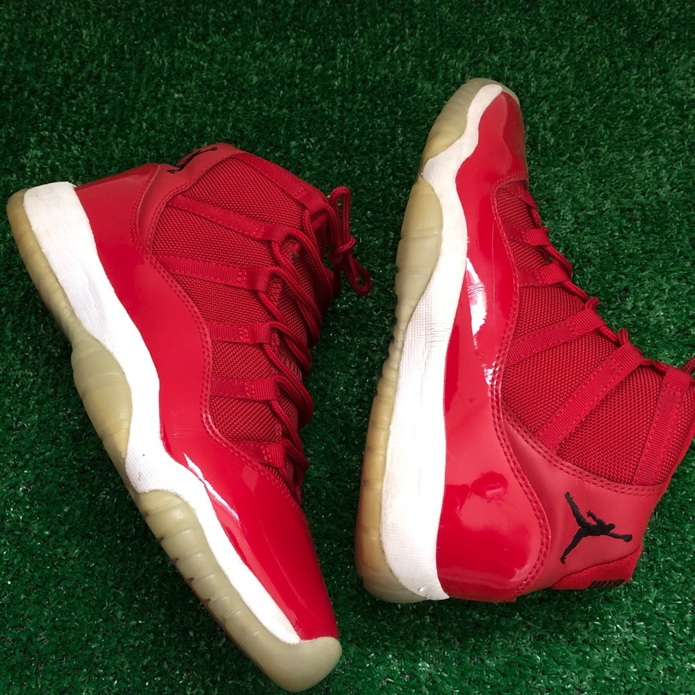 Jordan 11 win like 96 size 7y